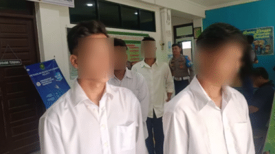 Para terdakwa kasus Pertambangan Emas Tanpa Izin (PETI) saat menjalani sidang perdana di Pengadilan Negeri Putussibau, Kamis (30/10/2025). (Dok. Ist)