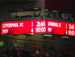 Hancur Lebur! Liverpool vs PSV 1-4, Pertahanan Semrawut, Van Dijk & Konate Blunder Fatal