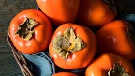 "Sering disebut 'buah genit', buah kesemek ternyata kaya manfaat. Simak 4 khasiat utamanya, mulai dari menjaga kesehatan mata, imunitas, hingga melancarkan pencernaan."