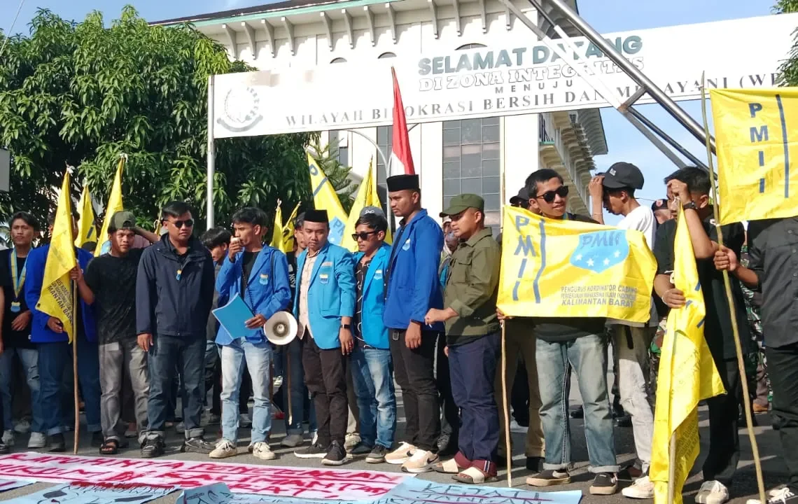 "PMII-Kalbar-Gelar-Unjuk-Rasa-Kajati"