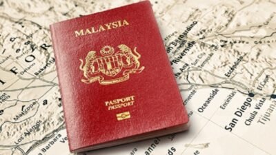 Ilustrasi Sampul Paspor Malaysia. Dokumen perjalanan ini kini menempati peringkat ketiga terkuat di dunia, sejajar dengan Jerman, Prancis, dan Italia. (Dok. Ist)