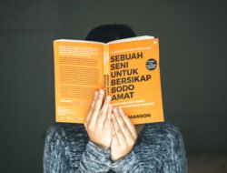 5 Pembelajaran Mengubah Hidup dari ‘Sebuah Seni untuk Bersikap Bodo Amat’