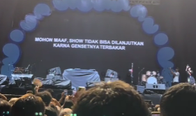 Penampilan Whisnu Santika di Bla Bla Bla Fest Pontianak, Sabtu (29112025) terhenti akibat genset terbakar.