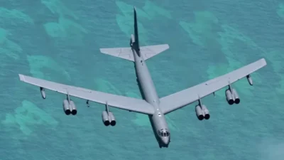 "AS kembali menerbangkan sepasang pesawat pengebom B-52 di dekat pesisir Venezuela. Ini adalah unjuk kekuatan keempat, memicu kekhawatiran Caracas soal ancaman kudeta."