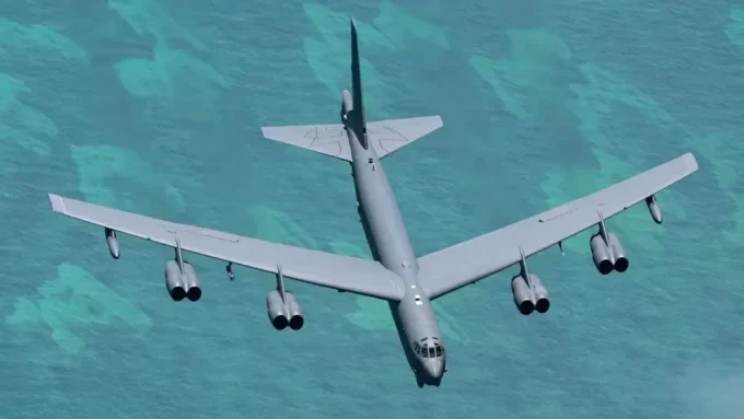 "AS kembali menerbangkan sepasang pesawat pengebom B-52 di dekat pesisir Venezuela. Ini adalah unjuk kekuatan keempat, memicu kekhawatiran Caracas soal ancaman kudeta."