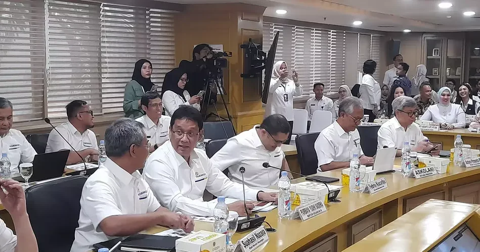 "Menkeu Purbaya tawarkan pimpinan DPD pindah duluan ke IKN. Wakil Ketua DPD Tamsil Linrung menjawab: "Kita terakhir aja."