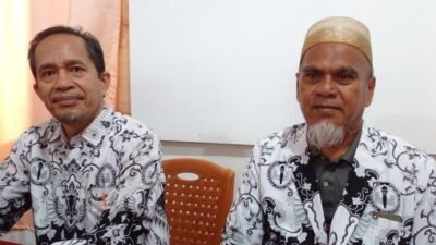 "Polemik pemecatan dua guru di Luwu Utara, Sulsel, berlanjut ke RDP DPRD. PGRI ajukan grasi presiden, sementara Kadisdik sebut pemecatan sudah sesuai aturan ASN."