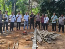 Polsek Putussibau Selatan Bongkar dan Musnahkan Arena Judi Sabung Ayam di Desa Sayut
