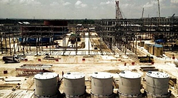 "SKK Migas merilis 10 produsen minyak terbesar di Indonesia. Produksi nasional capai 606 ribu bph, dengan ExxonMobil memimpin di atas Pertamina."