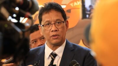 "Menkeu Purbaya Yudhi Sadewa menjawab protes pedagang thrift di TikTok. Ia bela kebijakan stop impor ilegal demi selamatkan industri dalam negeri."