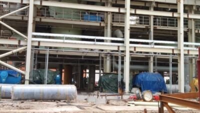 Ilustrasi: Proyek smelter PT. Borneo Alumindo Prima (BAP) di Ketapang, lokasi di mana puluhan TKA asal Tiongkok diduga melarikan diri akibat isu razia imigrasi.