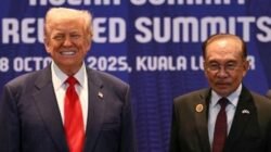 "PM Anwar Ibrahim serukan de-eskalasi penuh usai Thailand-Kamboja kembali saling tembak. Malaysia, yang dihubungi Trump, siap fasilitasi damai. "