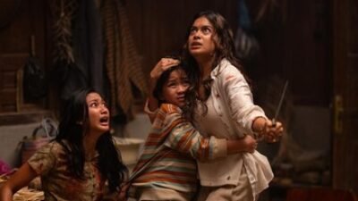 "Review film zombi Indonesia 'Abadi Nan Jaya' (The Elixir) dari Kimo Stamboel. Sebuah tontonan brutal yang memukau secara artistik dan produksi, meski lemah di aspek cerita."