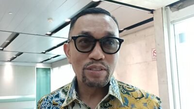 "MKD DPR resmi jatuhkan sanksi nonaktif 6 bulan kepada Ahmad Sahroni buntut ucapannya soal "tolol sedunia" saat merespons desakan pembubaran DPR."