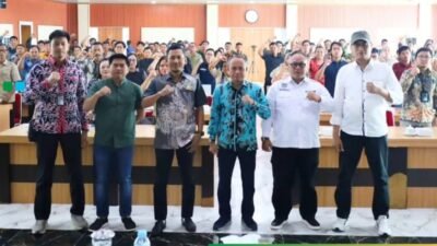 "Pemkab Ketapang menggelar Pelatihan Jurnalistik "Satu Desa Satu Jurnalis" untuk mendorong aparatur desa melek digital dan mampu mempromosikan potensi lokal."