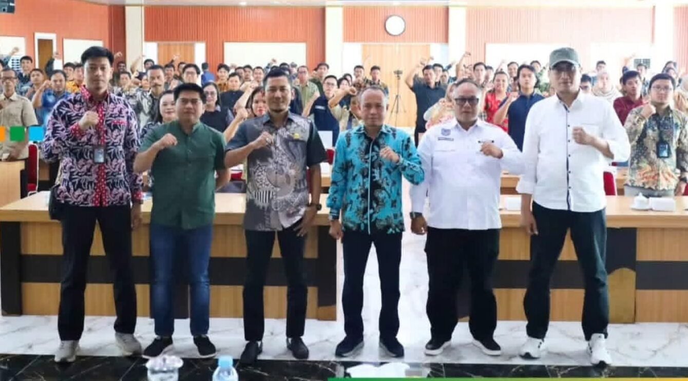 "Pemkab Ketapang menggelar Pelatihan Jurnalistik "Satu Desa Satu Jurnalis" untuk mendorong aparatur desa melek digital dan mampu mempromosikan potensi lokal."