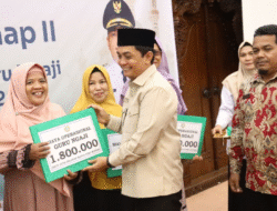 Pemkot Pontianak Serahkan Bantuan Operasional Tahap II untuk Guru Ngaji