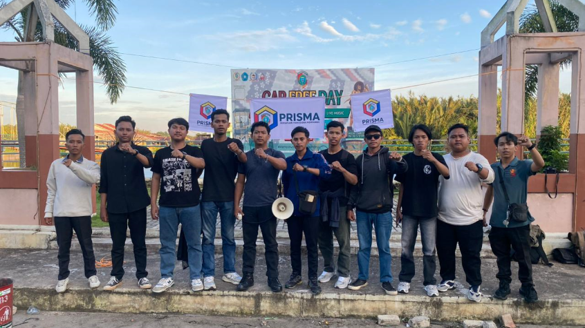 suasana Mimbar Bebas Persatuan Mahasiswa Mempawah (PRISMA) di Waterfront Taman Mempawah yang menuntut kinerja Pemda. (Dok. PRISMA)