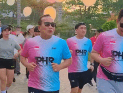 Aksi Pontianak Happy Runners: Lari Sehat, Bumi pun Dirawat Lewat Tanam Pohon