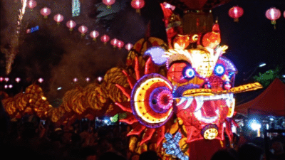 Suasana parade naga yang meriah dalam perayaan Cap Go Meh di Pontianak tahun 2025 lalu. (Dok. Faktakalbar.id)
