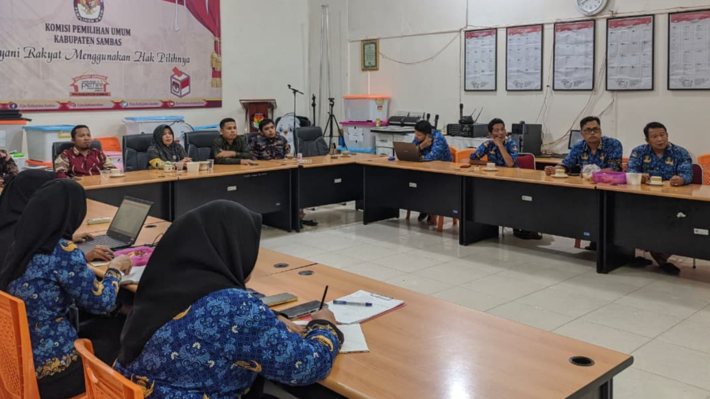 Forum Konsultasi Publik (FKP) yang digelar KPU Kota Singkawang untuk membahas rancangan standar pelayanan bersama pemangku kepentingan. (Dok. Diskominfo Singkawang)