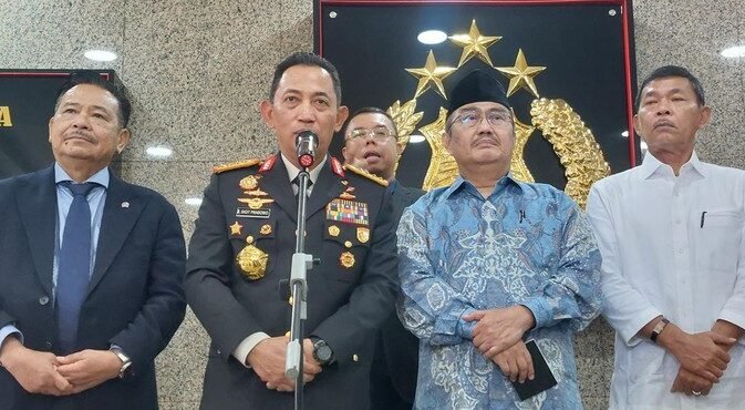 "Kapolri Jenderal Listyo Sigit Prabowo menyatakan tim internal Polri akan bersinergi dan mengimplementasikan rekomendasi dari Komisi Reformasi Kepolisian."