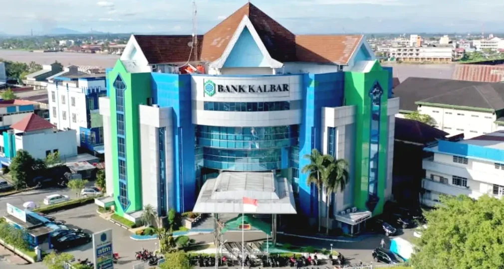"Bank Kalbar peringatkan nasabah waspada situs palsu CMS di cms-bankkalbar.app/. Jangan berikan data! Ini link resmi CMS Bank Kalbar."