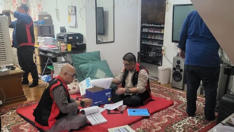 Kejaksaan Tinggi Kalimantan Barat (Kejati Kalbar) menggeledah Yayasan Mujahidin Pontianak terkait dugaan korupsi dana hibah Pemprov Kalbar tahun anggaran 2019-2023. (Dok. Ist)