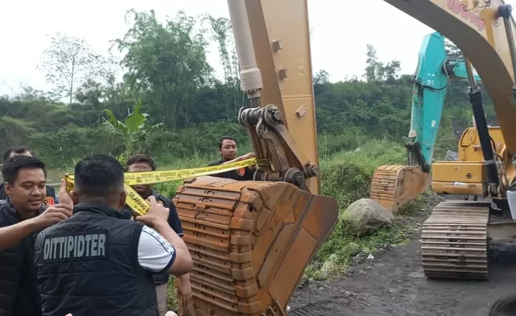 "Bareskrim Polri mengungkap praktik tambang ilegal seluas 300 hektar di dalam kawasan Taman Nasional Gunung Merapi (BTNGM), Magelang."
