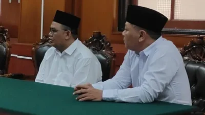 Terdakwa Yuyun Hermawan dan Chairil Saat Menjalani Sidang di PN Surabaya