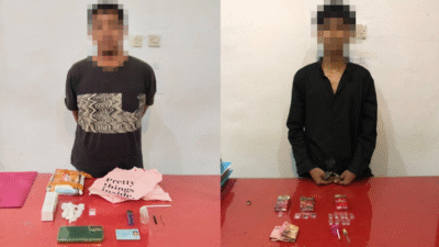 Kedua tersangka MA dan HP beserta barang bukti sabu yang berhasil diamankan Polres Ketapang. Foto: HO/Faktakalbar.id