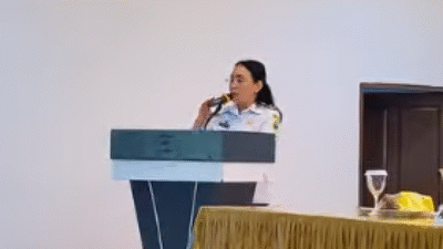 Wakil Bupati Sanggau, Susana Herpena, saat memberikan sambutan sekaligus membuka Sosialisasi Pencegahan Tindak Pidana Perdagangan Orang (TPPO) di Aula Hotel Garden Palace, Rabu (12/11/2025).