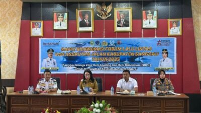 Wakil Bupati Sanggau, Susana Herpena, memimpin Rapat Koordinasi Forum Lalu Lintas dan Angkutan Jalan di Ruang Rapat Babai Cinga, Kantor Bupati Sanggau, Selasa (4/11/2025).