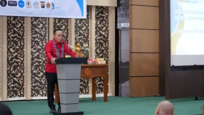 Wakil Gubernur Kalimantan Barat, Krisantus Kurniawan, saat memberikan sambutan dan motivasi pada pembukaan Buddhist Student Camp dan Buddhis Inside 2025 di BPMP Kalbar, Jumat (21/11/2025).