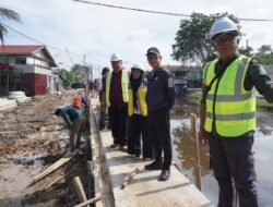 Pembangunan Turap Parit Sungai Jawi 676 Meter Dikebut, Edi Kamtono: Target Selesai Akhir Tahun
