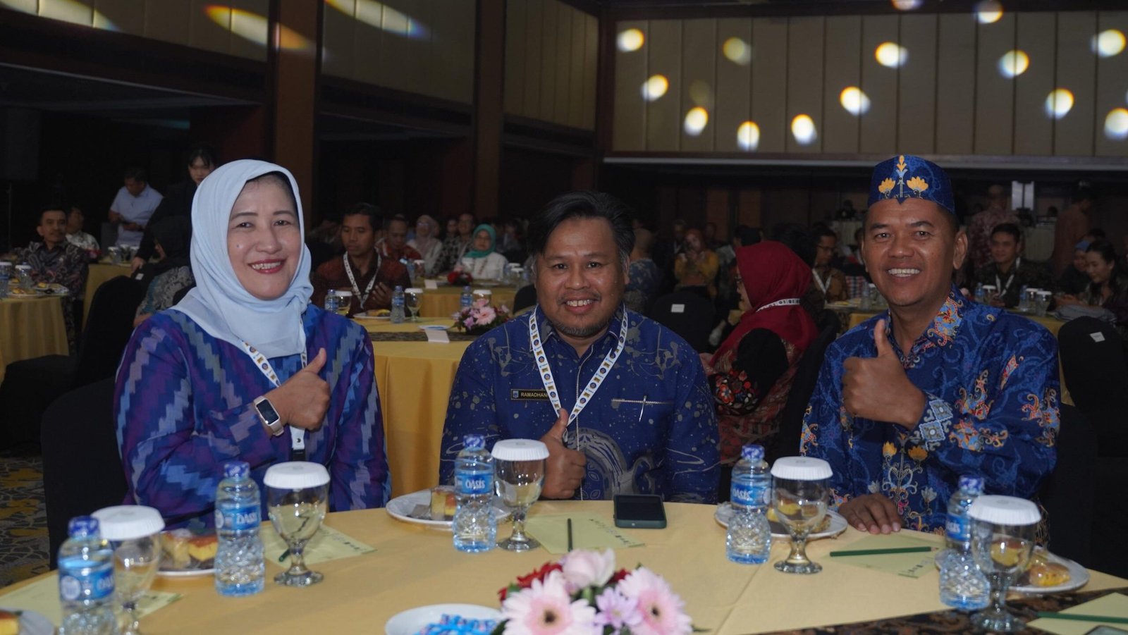 Kabid Informasi dan Komunikasi Publik (IKP) Diskominfo Kota Pontianak, Vivi Salmiarni (kiri) saat menghadiri AMH 2025 di Jakarta.