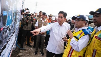 Didampingi Deputi 3 BNPB, Gibran Tinjau Pembenahan Outlet Kolam Retensi Terboyo