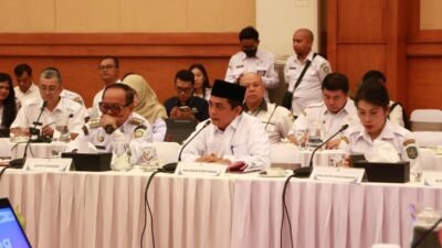 Wakil Wali Kota Pontianak Bahasan menyampaikan kondisi harga dan ketersediaan bahan pokok menjelang Natal dan Tahun Baru pada High Level Meeting di Kantor Perwakilan Bank Indonesia Provinsi Kalbar.