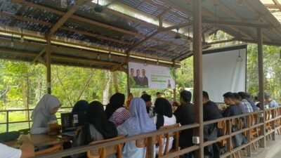 "Akademisi Untan mendukung langkah Menteri Bahlil menempatkan aparat aktif di Kementerian ESDM. Strategi ini dinilai efektif untuk mempercepat pemberantasan mafia tambang."