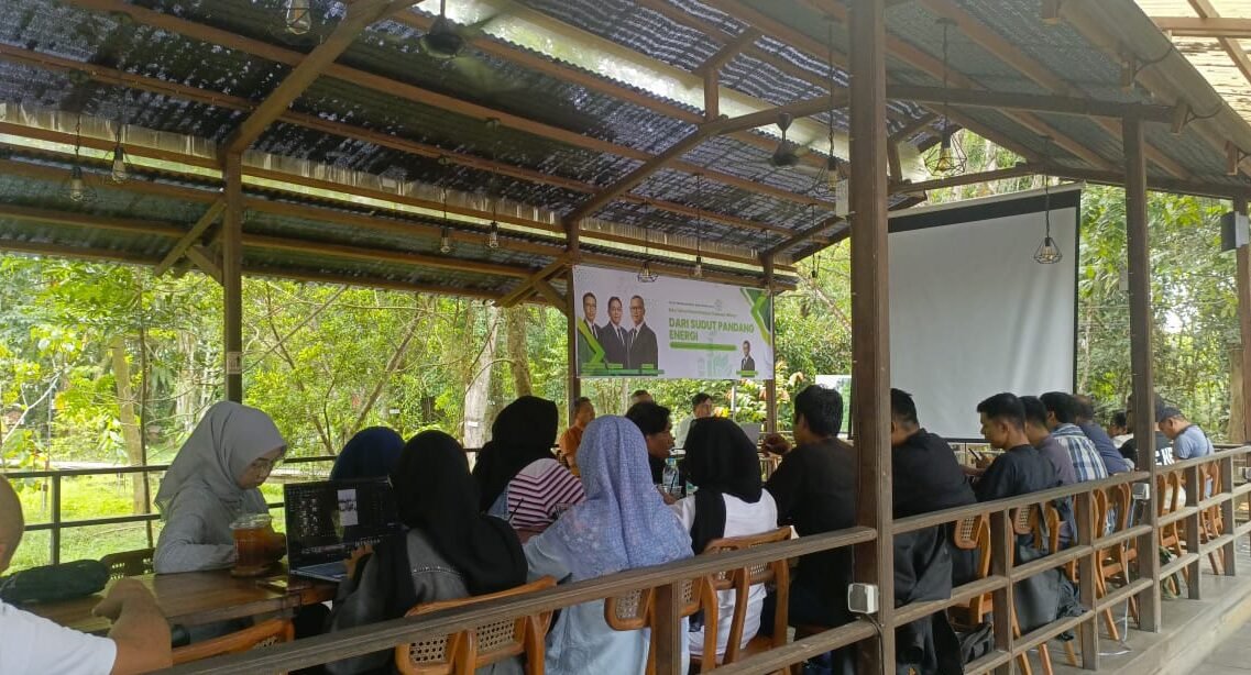 "Akademisi Untan mendukung langkah Menteri Bahlil menempatkan aparat aktif di Kementerian ESDM. Strategi ini dinilai efektif untuk mempercepat pemberantasan mafia tambang."