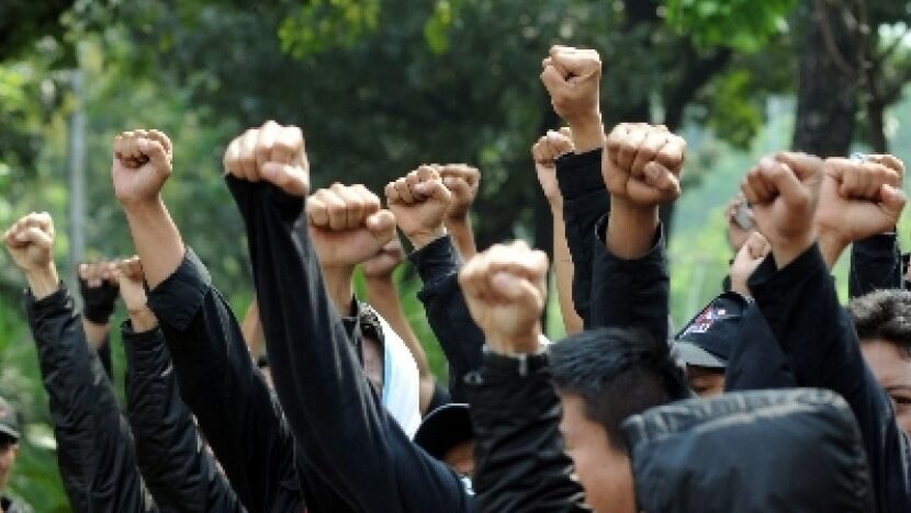 Polri perbarui model pelayanan unjuk rasa berbasis HAM dan standar internasional. Adopsi sistem Inggris, tahapan pengendalian massa kini lebih sederhana.