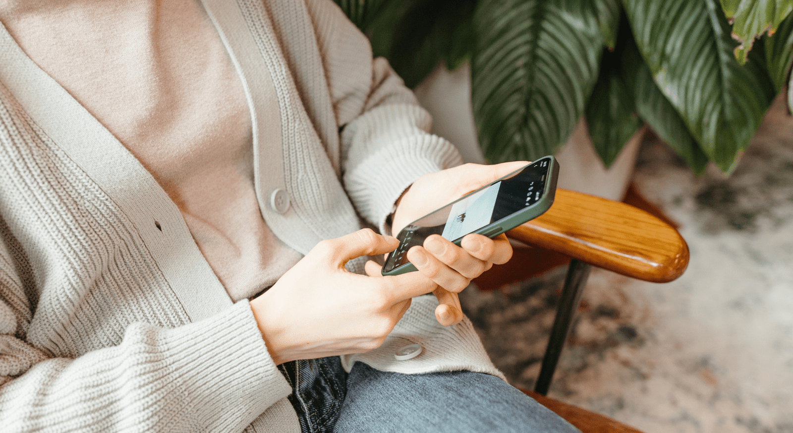 "Bingung mau ngapain saat libur? Jangan habiskan waktu hanya untuk tidur. Coba 6 aktivitas saat weekend ini agar tubuh dan pikiran segar kembali di hari Senin."