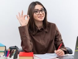 Bukan Cuma Soal Cuan, Ini 5 Alasan Gen Z Memilih Kerja Sambil Kuliah