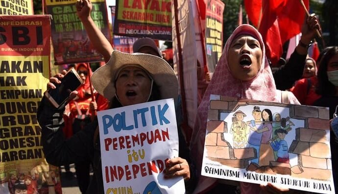"Benarkah wanita singkatan dari wani ditoto? Simak 5 alasan mengapa kata wanita dianggap simbol patriarki dan mengekang peran perempuan di ranah domestik."