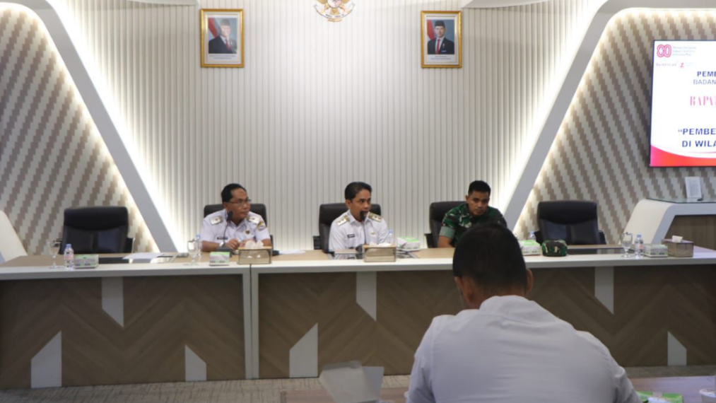 Wakil Wali Kota Pontianak Bahasan memimpin rapat koordinasi Satgas Pemberantasan Premanisme bersama unsur TNI dan Polri di Balai Kota. (Dok. HO/Faktakalbar.id)