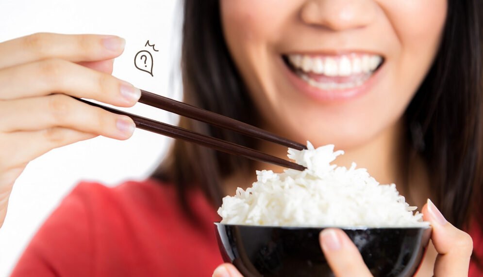 "Terbiasa sarapan nasi uduk atau nasi goreng porsi besar? Hati-hati, konsumsi karbohidrat tinggi di pagi hari bisa picu kantuk dan gula darah naik. Simak 4 alasannya."