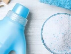 Stop Sekarang! Ini 5 Bahaya Fatal Mencuci Piring dengan Deterjen Pakaian