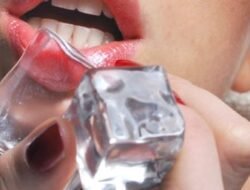 Hobi Ngemil Es Batu? Hati-hati, Ini 4 Dampak Buruknya bagi Kesehatan Gigi dan Tubuh