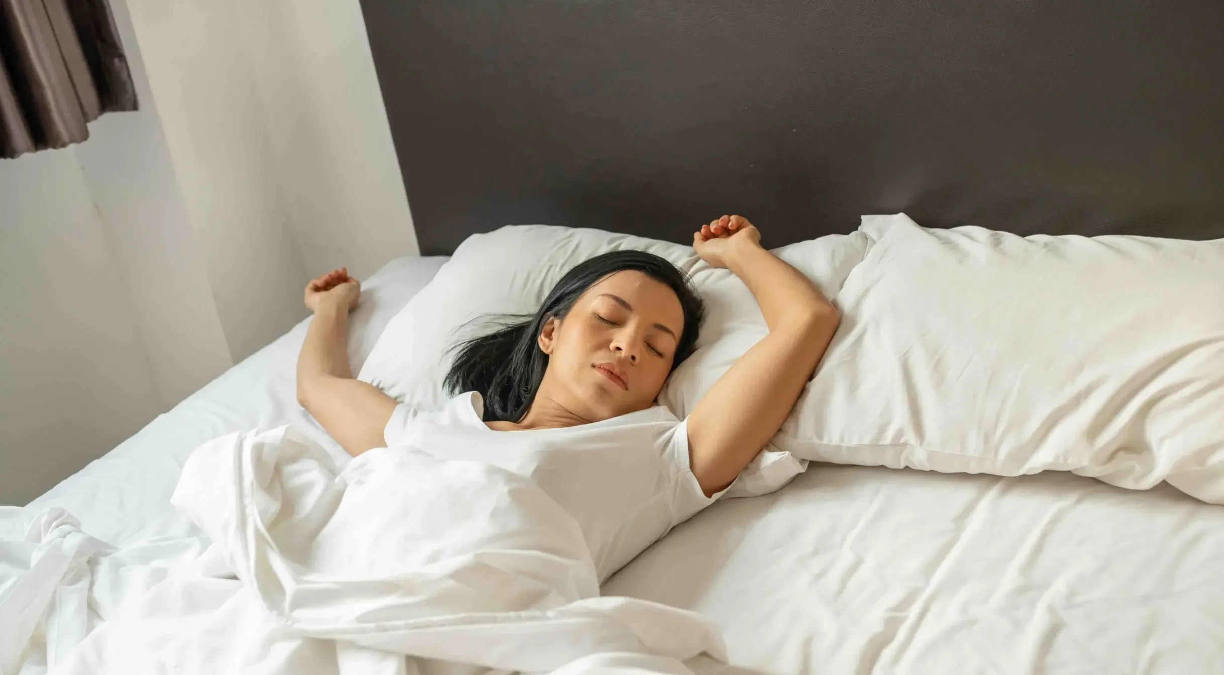 "Tidur lebih dari 9 jam setiap malam? Waspada, ini 5 bahaya terlalu banyak tidur yang serius, mulai dari obesitas, diabetes, hingga risiko penyakit jantung."