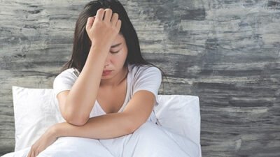 "Validasi emosi itu penting, tapi jika berlebihan justru jadi bumerang bagi mental. Simak 5 dampak negatif terjebak dalam perasaan sendiri yang bisa menghambat kemajuan hidupmu."